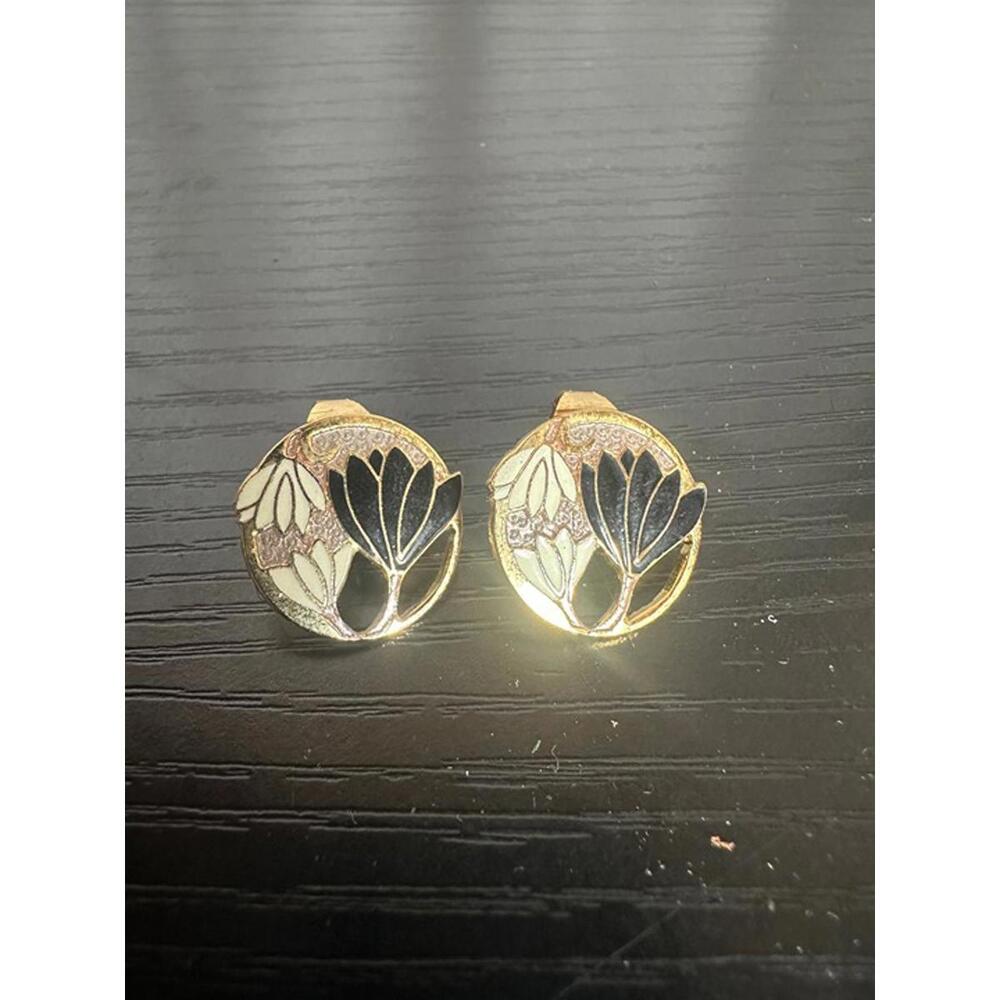 Vintage Floral Enamel Clip-On Earrings – Gold Tone with Black & Cream Design